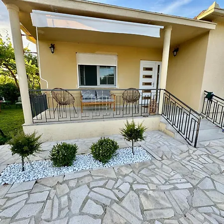 Séjour à la campagne Sunny Village, Pool House *