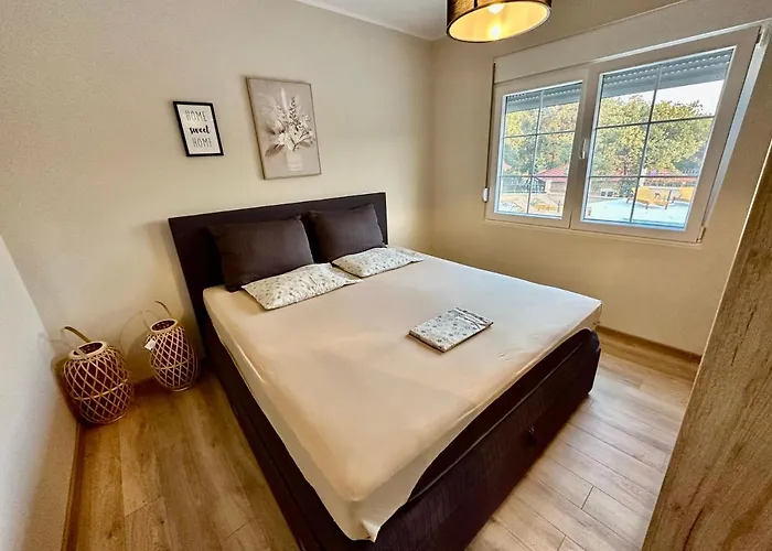 Sunny Village, Pool House Séjour à la campagne Podgorica