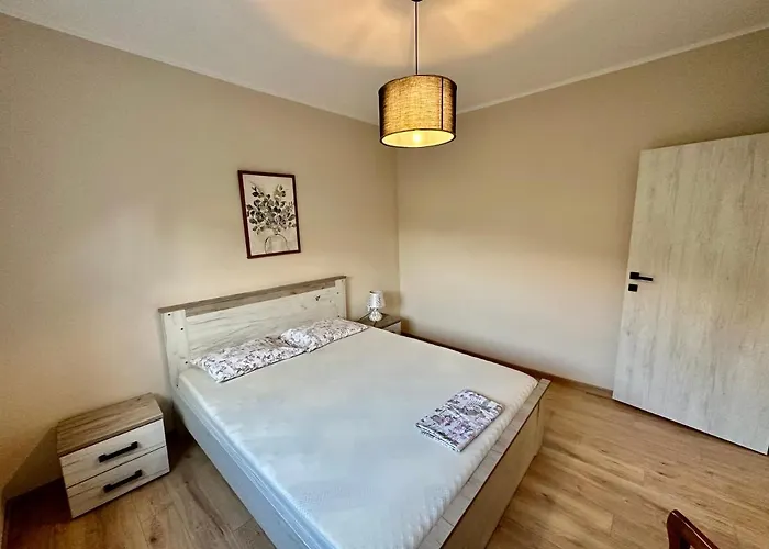 Sunny Village, Pool House Séjour à la campagne *