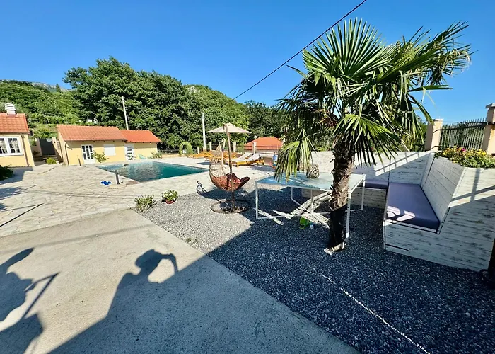 Sunny Village, Pool House *