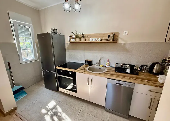 Sunny Village, Pool House Séjour à la campagne