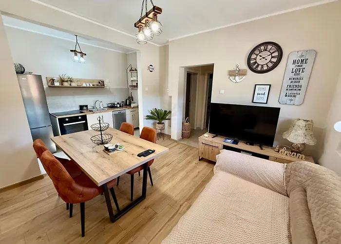 Sunny Village, Pool House Séjour à la campagne *