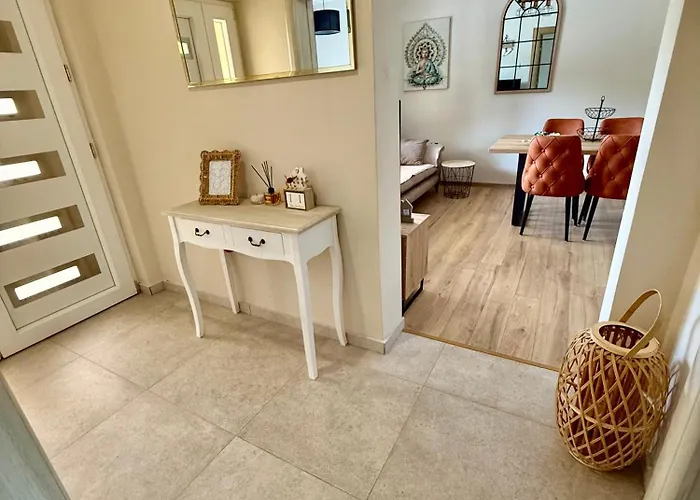 Séjour à la campagne Sunny Village, Pool House *