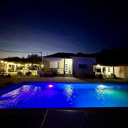 Sunny Village, Pool House 波德戈里察