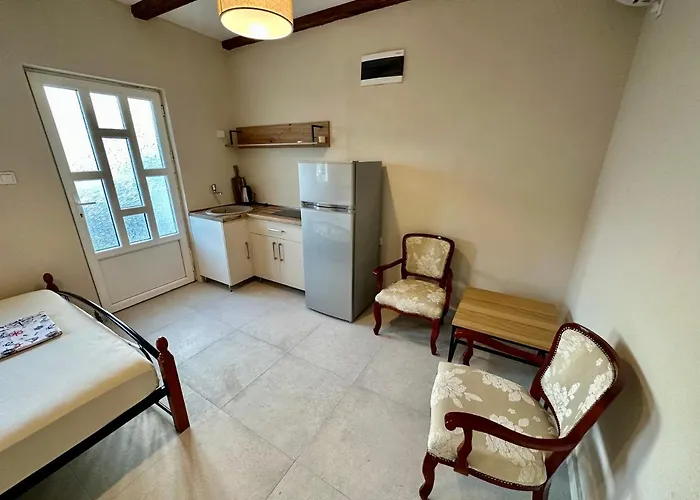 Landhaus Sunny Village, Pool House Podgorica