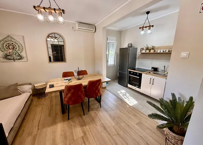 Sunny Village, Pool House Landhaus Podgorica